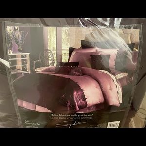 Beautiful purple comforter set